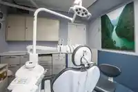 Gabinete equipado con instrumental dental en Tafalla